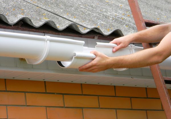 Gutter Hanging in Syracuse